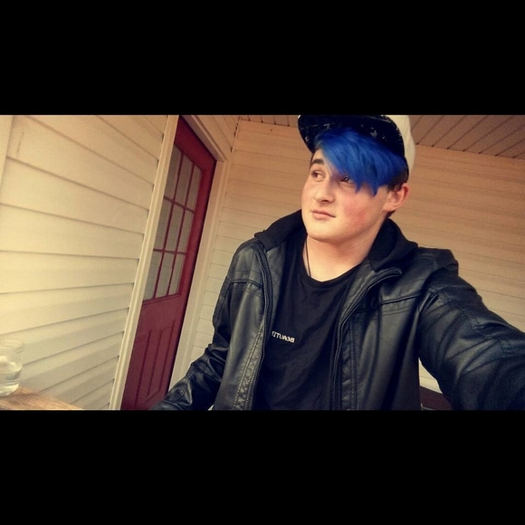 Meet your Posher, Christopher - Picture 1 of 1